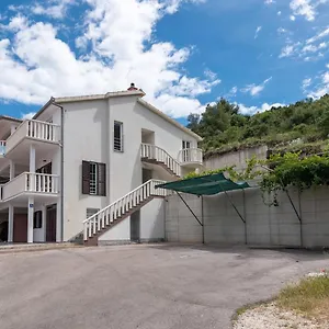 apartman-katarina-trogir-21220.splithotels.org/